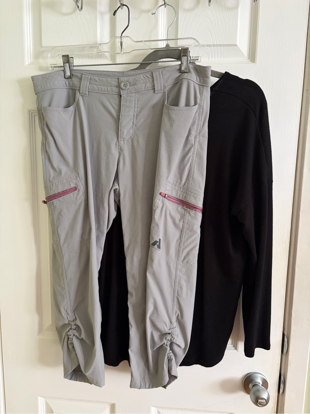 Eddie Bauer Light Gray Cargo Capris with Pink Zip Accents sz 8
